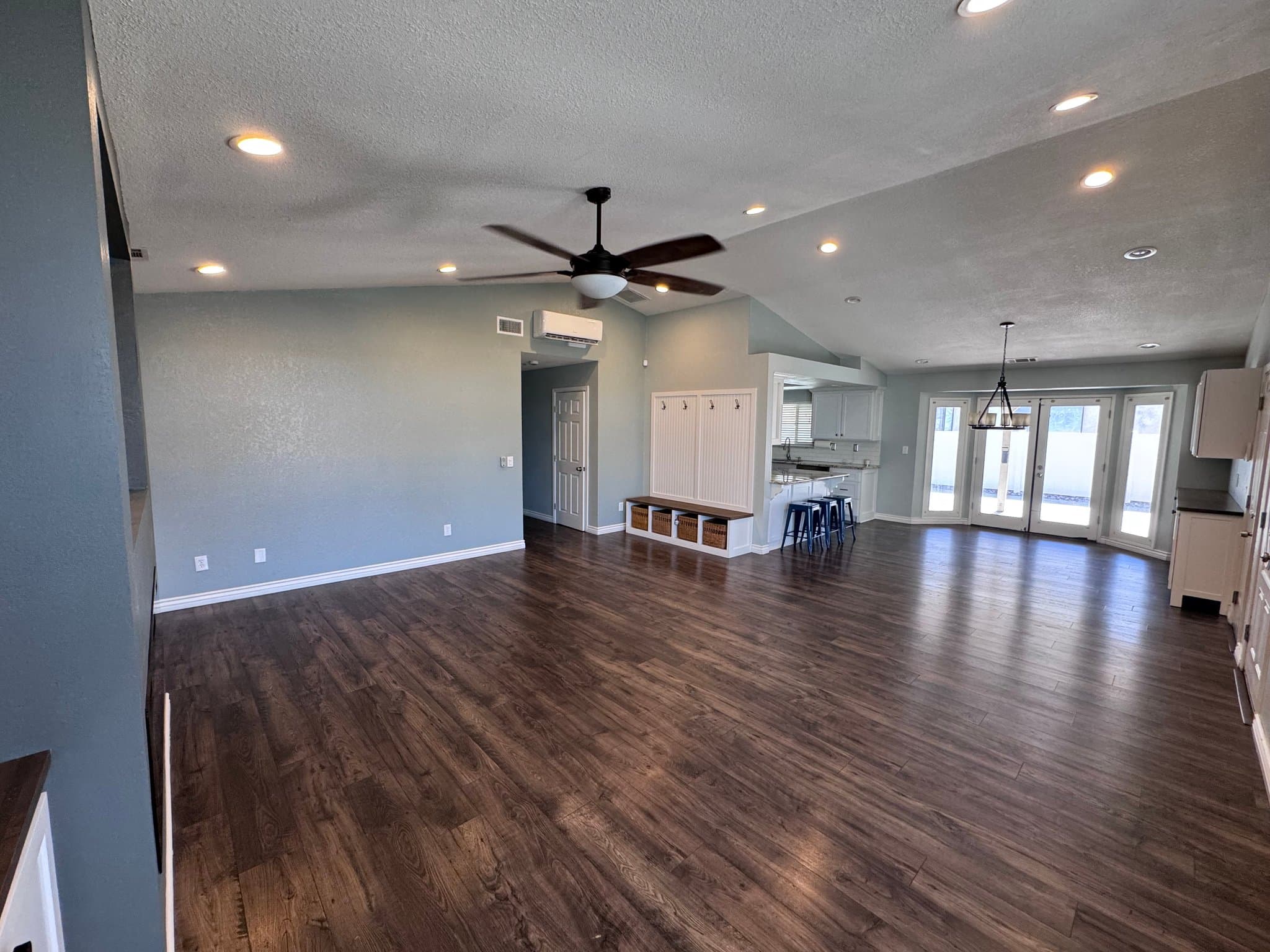 Victorville House: 13073 caspian dr