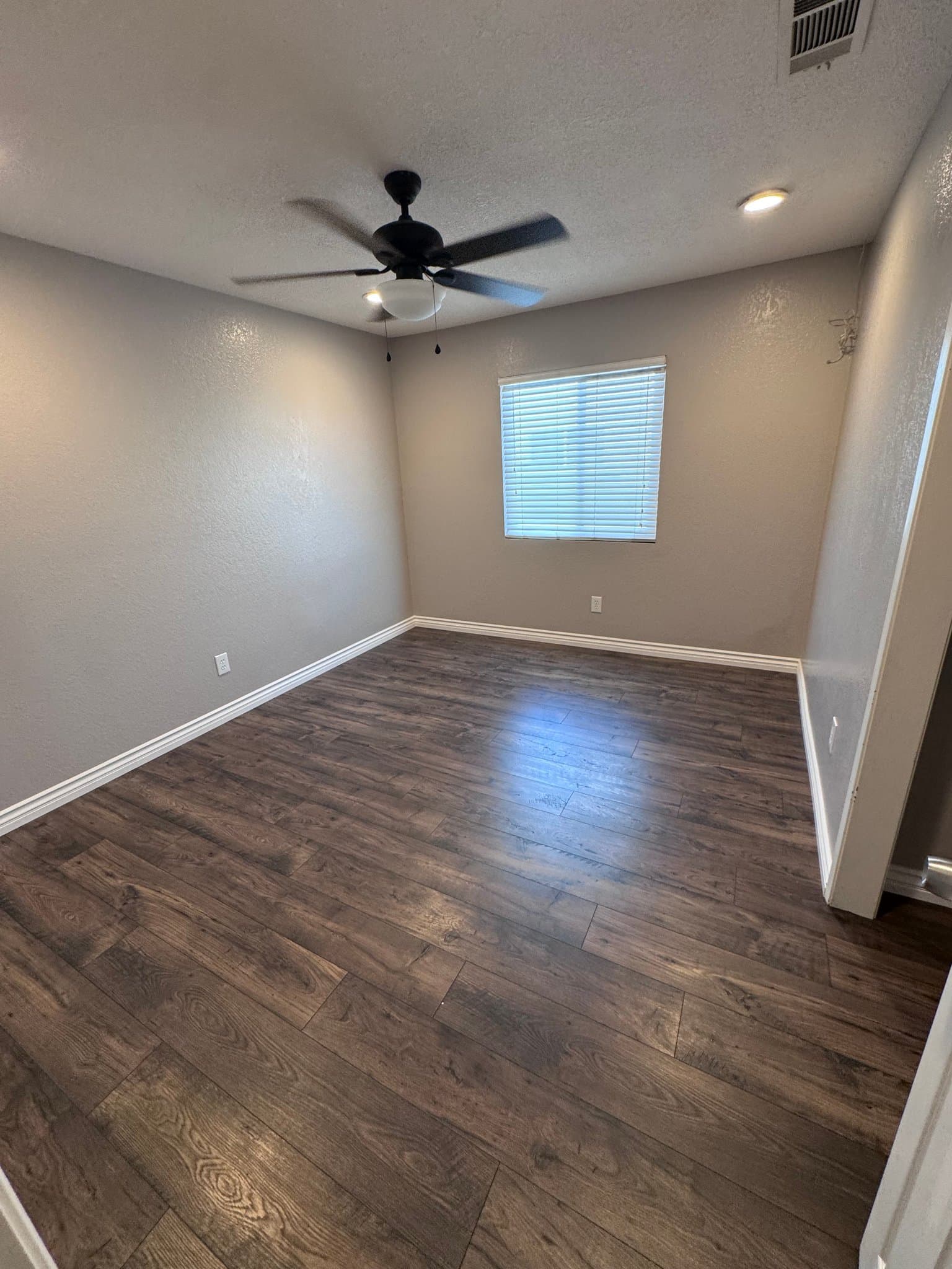 Victorville House: 13073 caspian dr