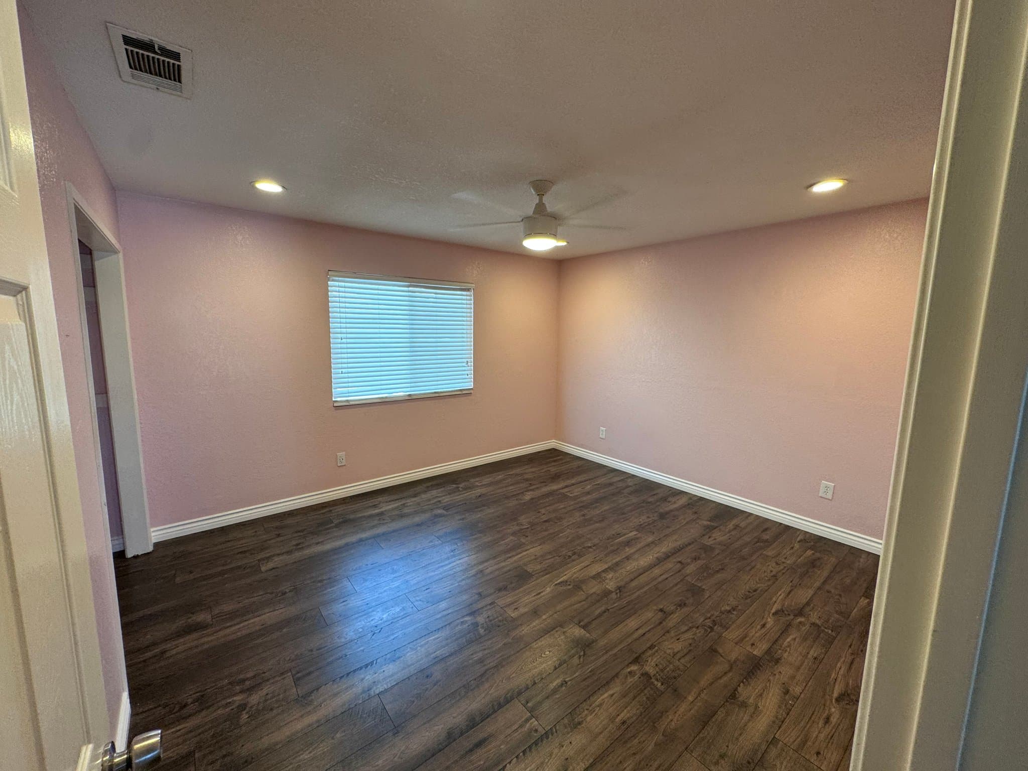 Victorville House: 13073 caspian dr