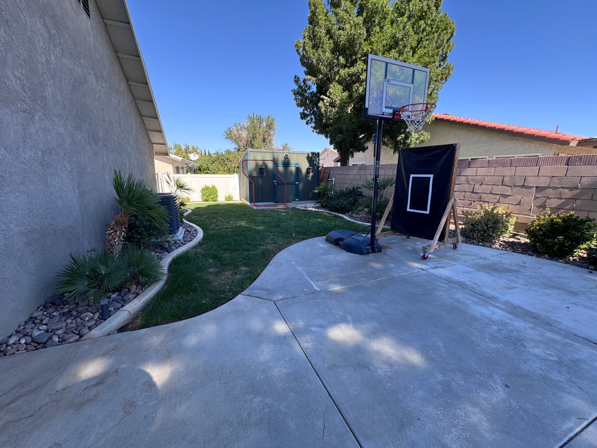 Victorville House: 13073 caspian dr