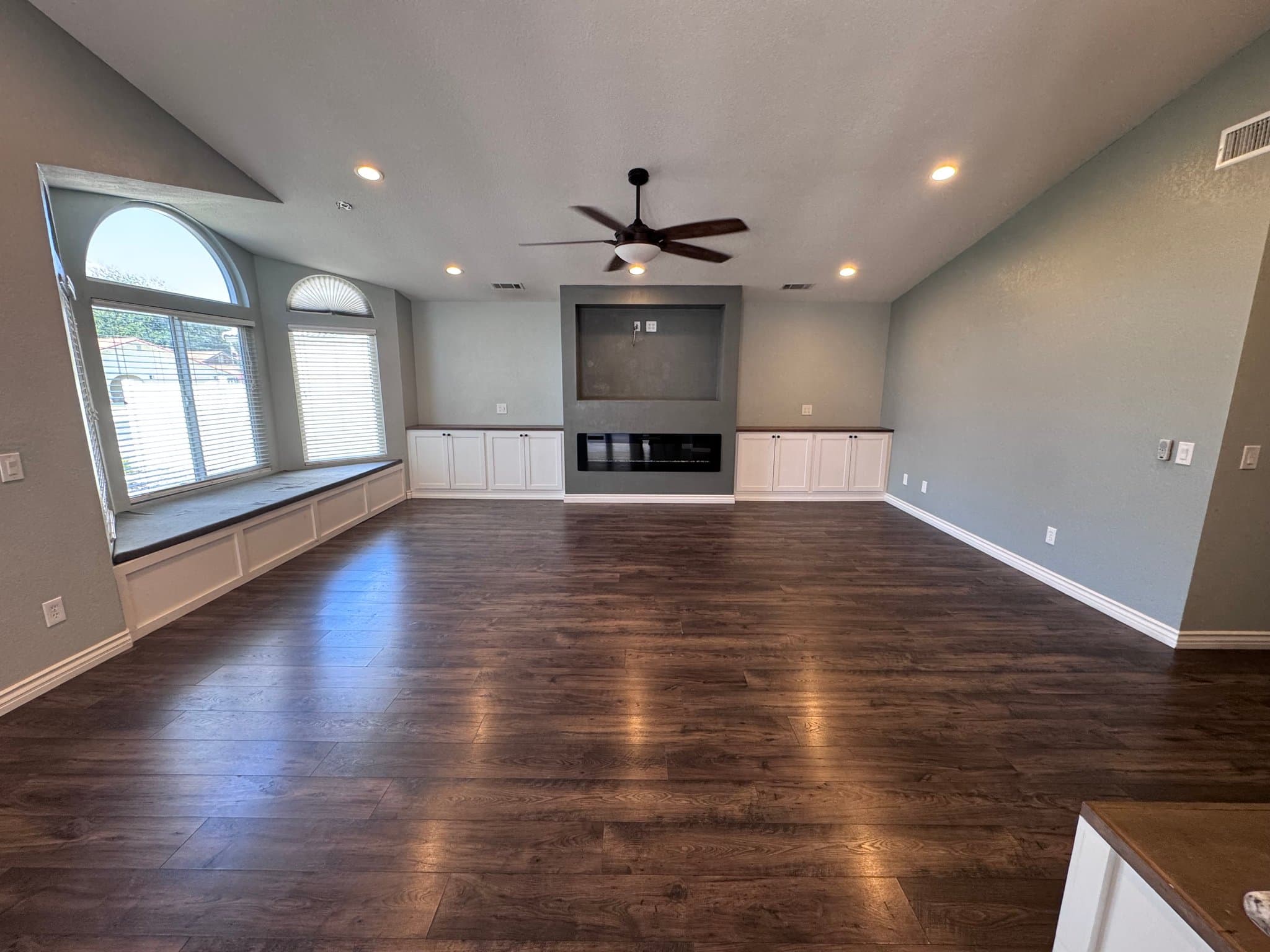 Victorville House: 13073 caspian dr
