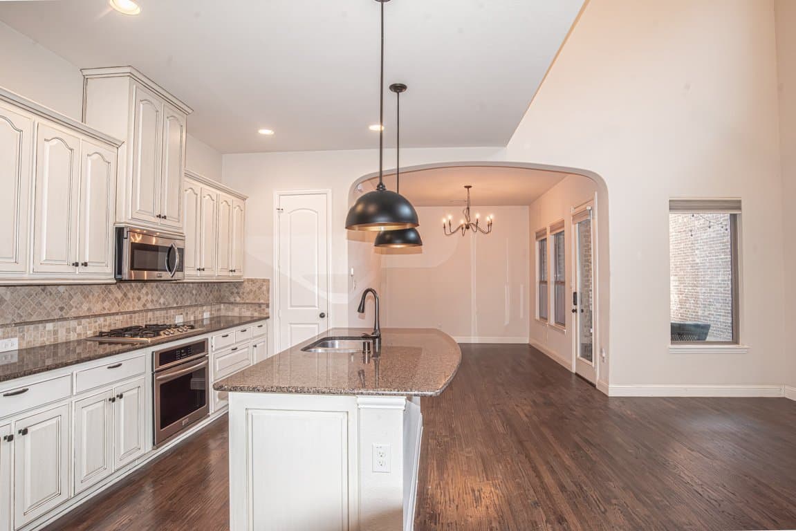 Arlington House: 1203 Harris Hawk Way