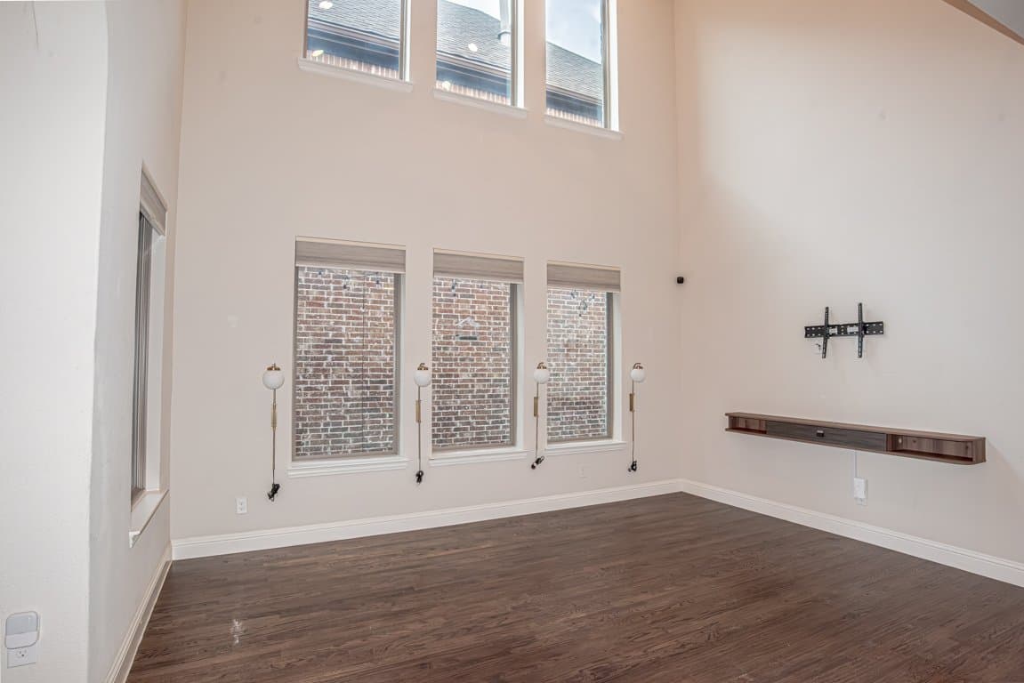 Arlington House: 1203 Harris Hawk Way
