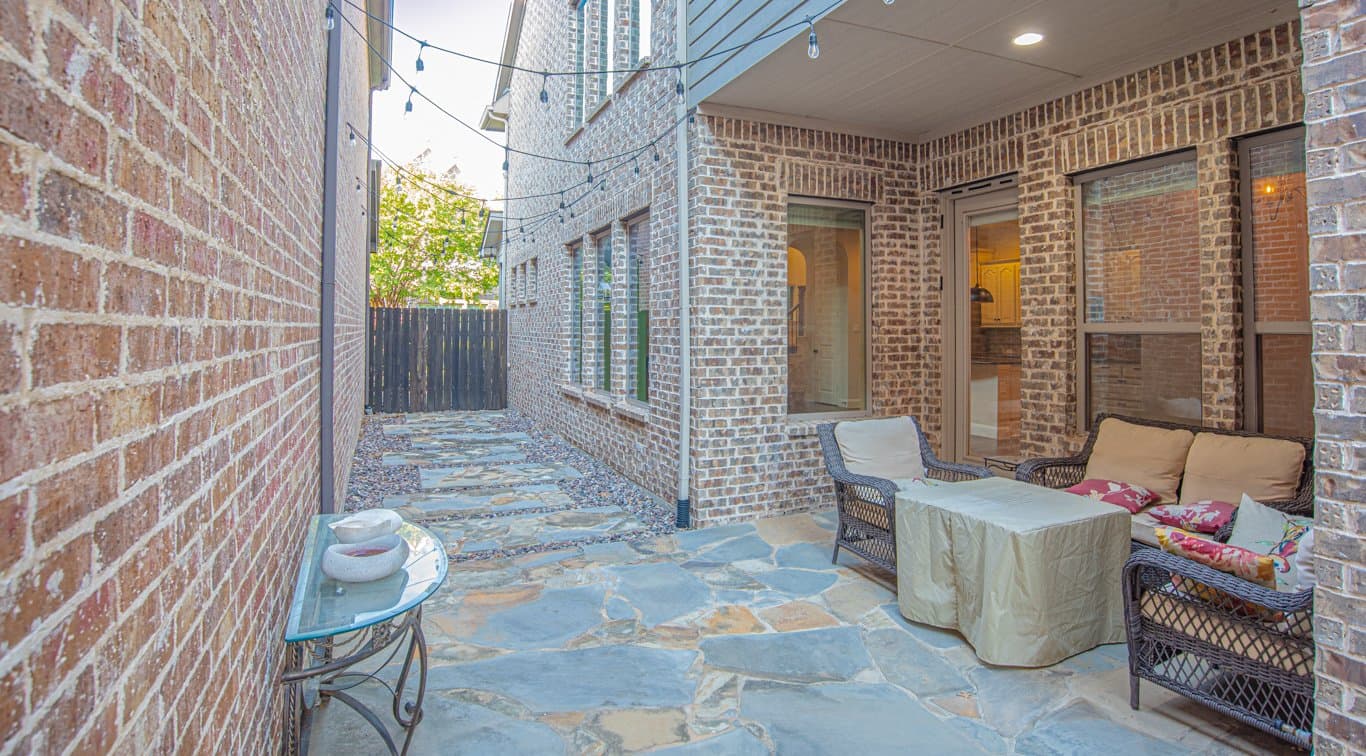 Arlington House: 1203 Harris Hawk Way