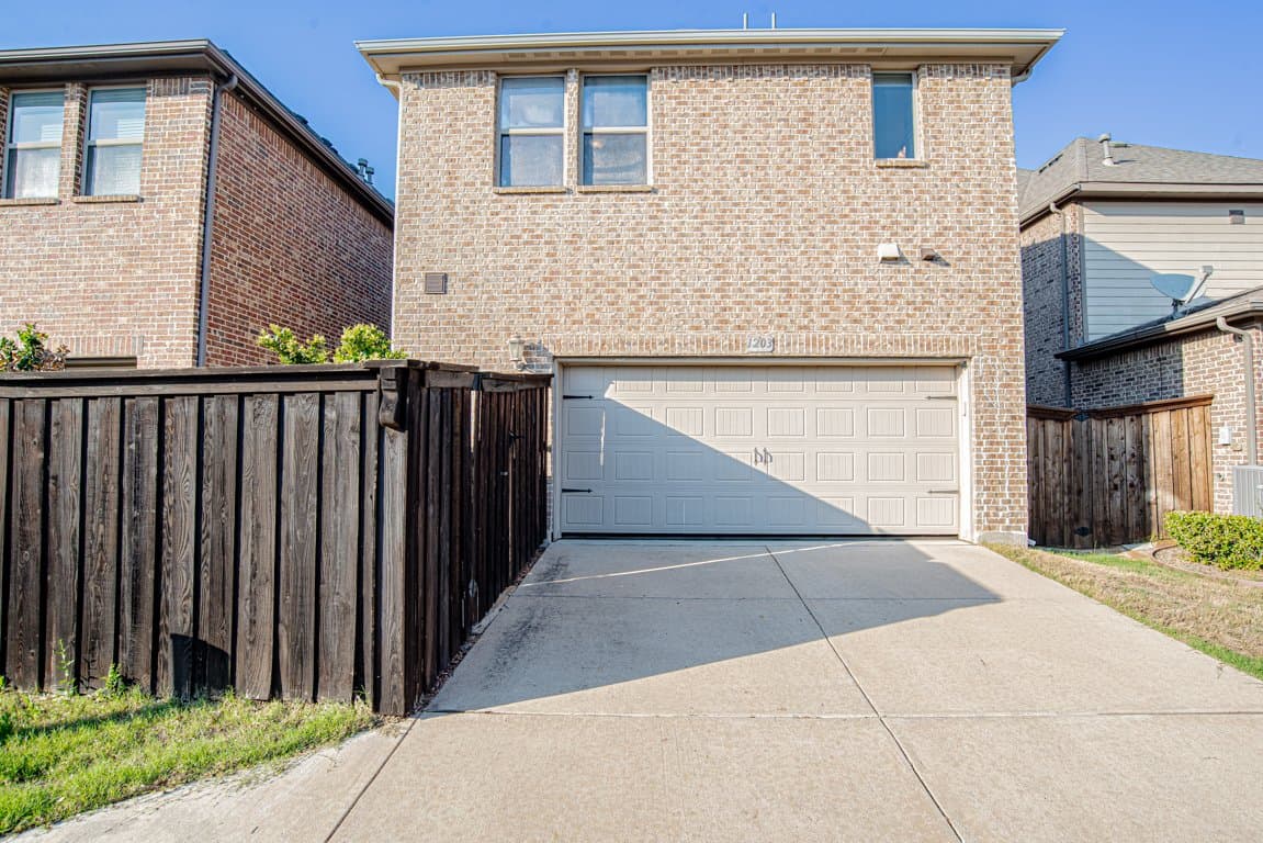 Arlington House: 1203 Harris Hawk Way