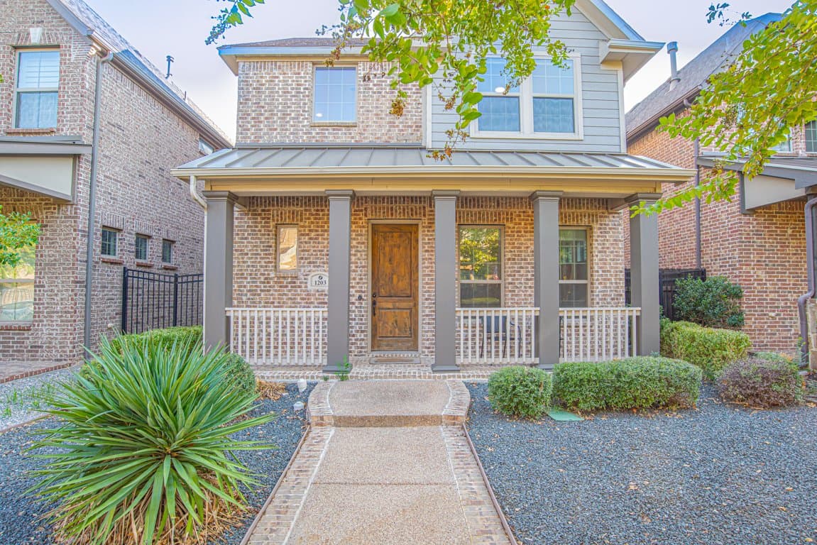 Arlington House: 1203 Harris Hawk Way