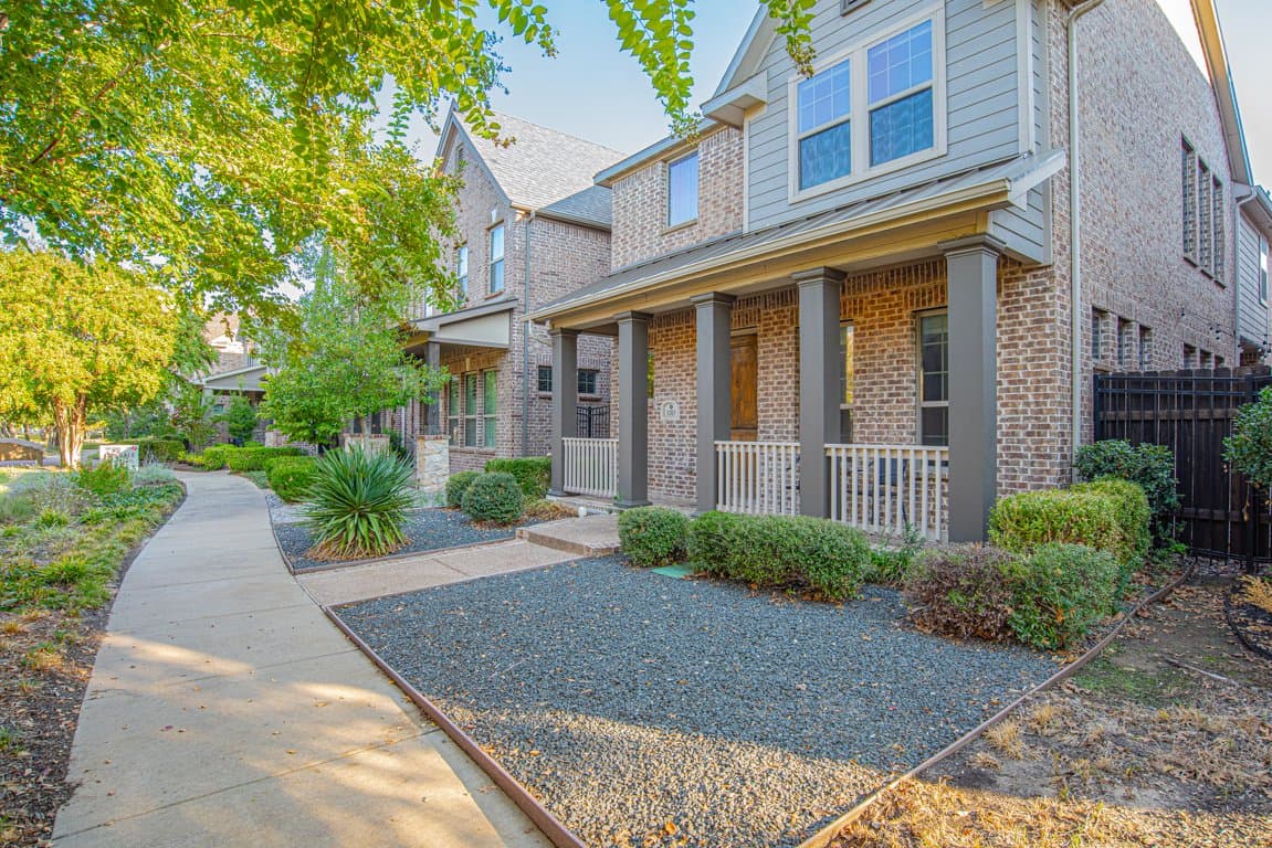 Arlington House: 1203 Harris Hawk Way