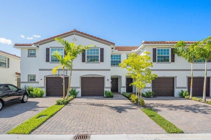 Lake Worth Townhome: 6758 Broadwater Lane