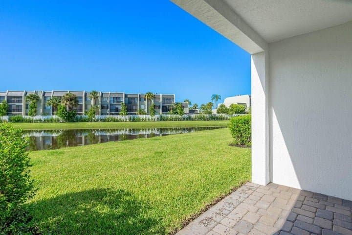 Lake Worth Townhome: 6758 Broadwater Lane