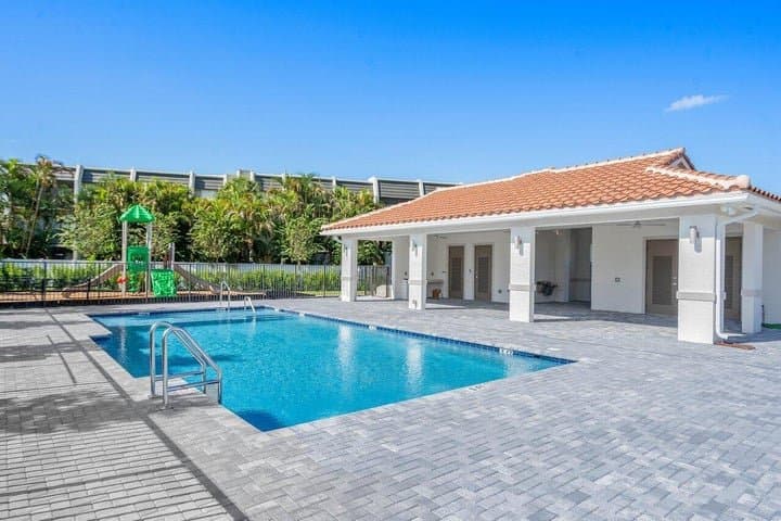 Lake Worth Townhome: 6758 Broadwater Lane