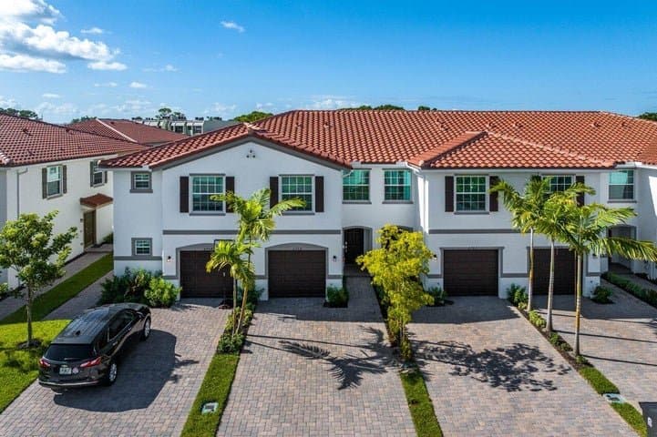 Lake Worth Townhome: 6758 Broadwater Lane