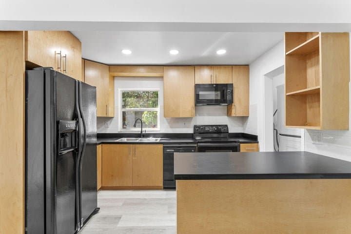 Deerfield Beach House: 747 NW 1st Terrace