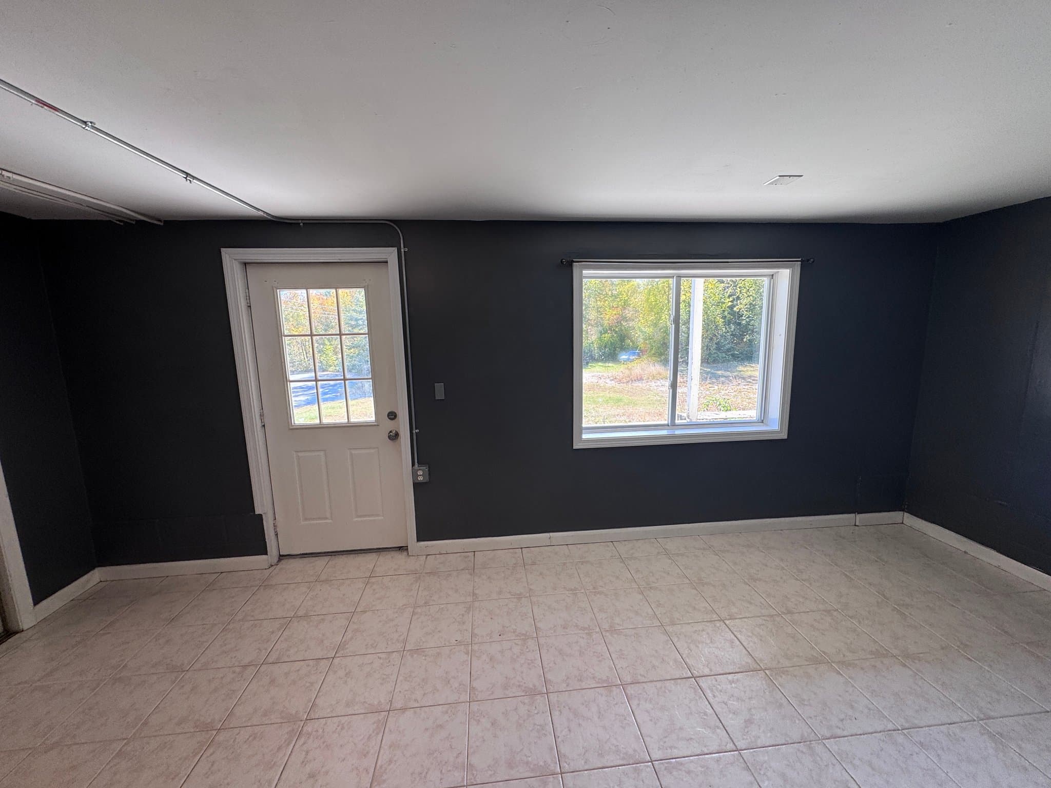 Weare Apartment: 613 S Stark Hwy