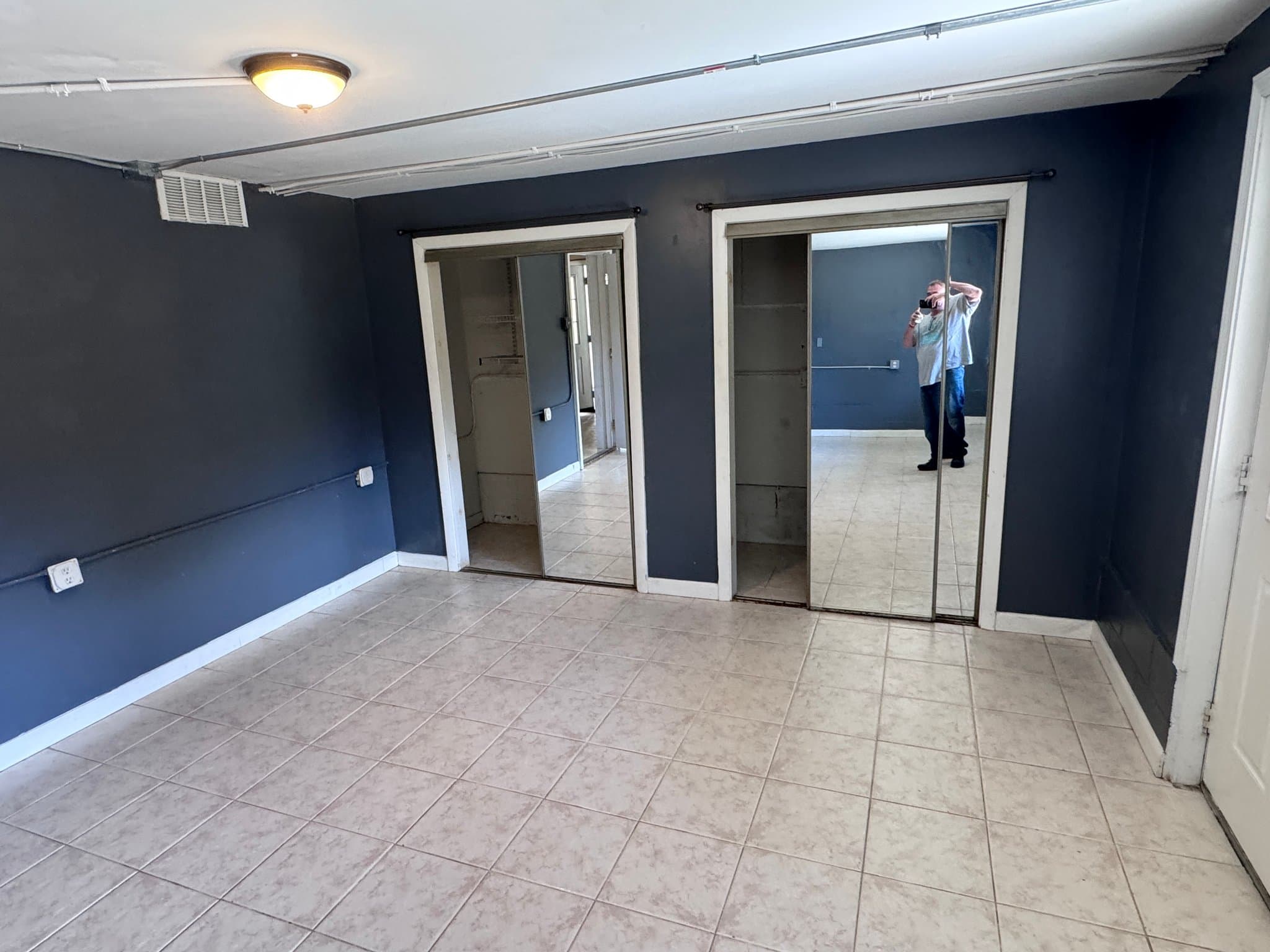 Weare Apartment: 613 S Stark Hwy