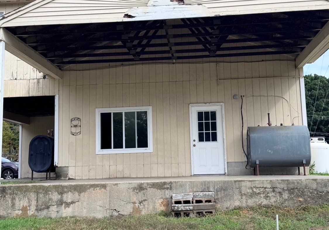 Weare Apartment: 613 S Stark Hwy