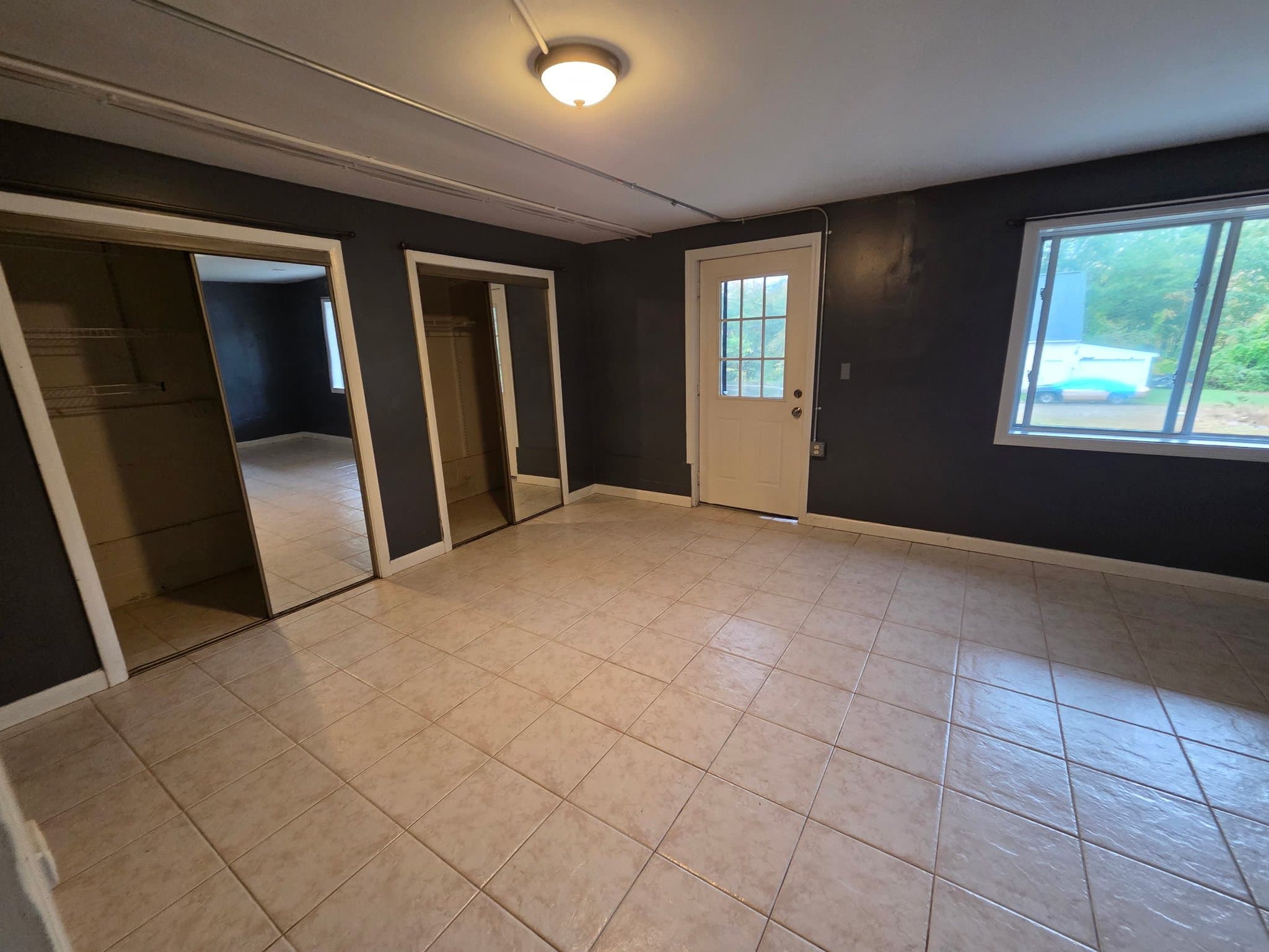 Weare Apartment: 613 S Stark Hwy