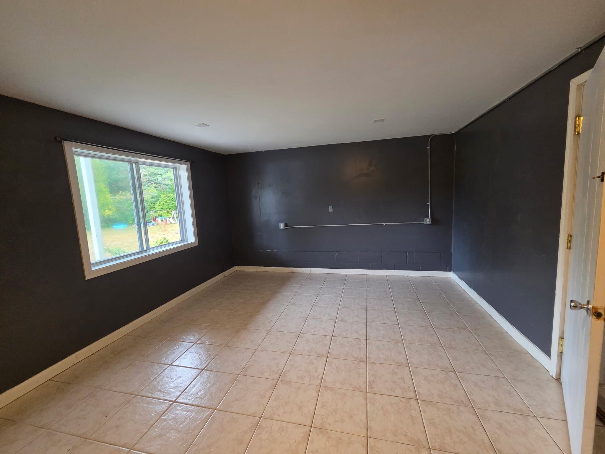 Weare Apartment: 613 S Stark Hwy