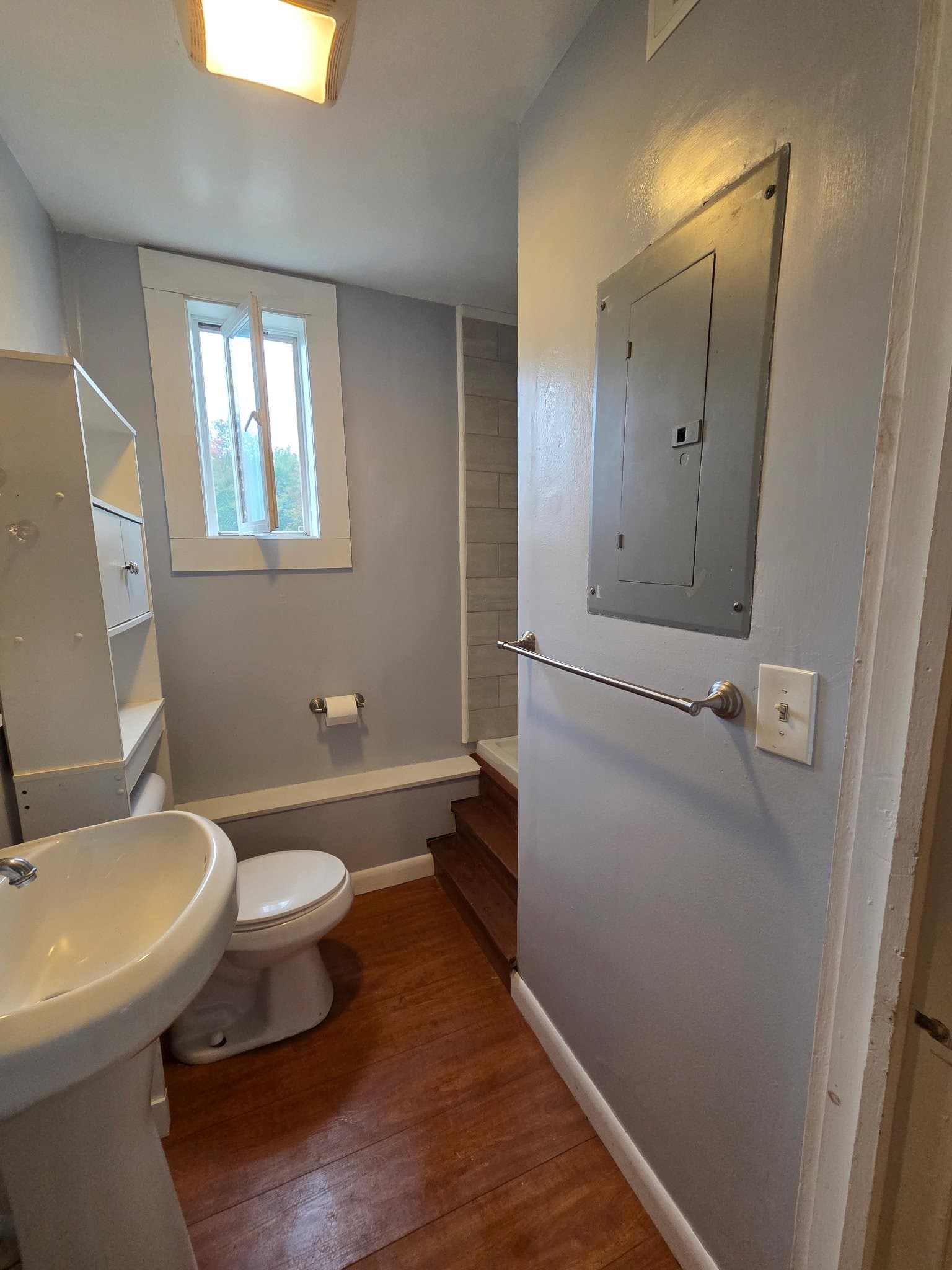 Weare Apartment: 613 S Stark Hwy
