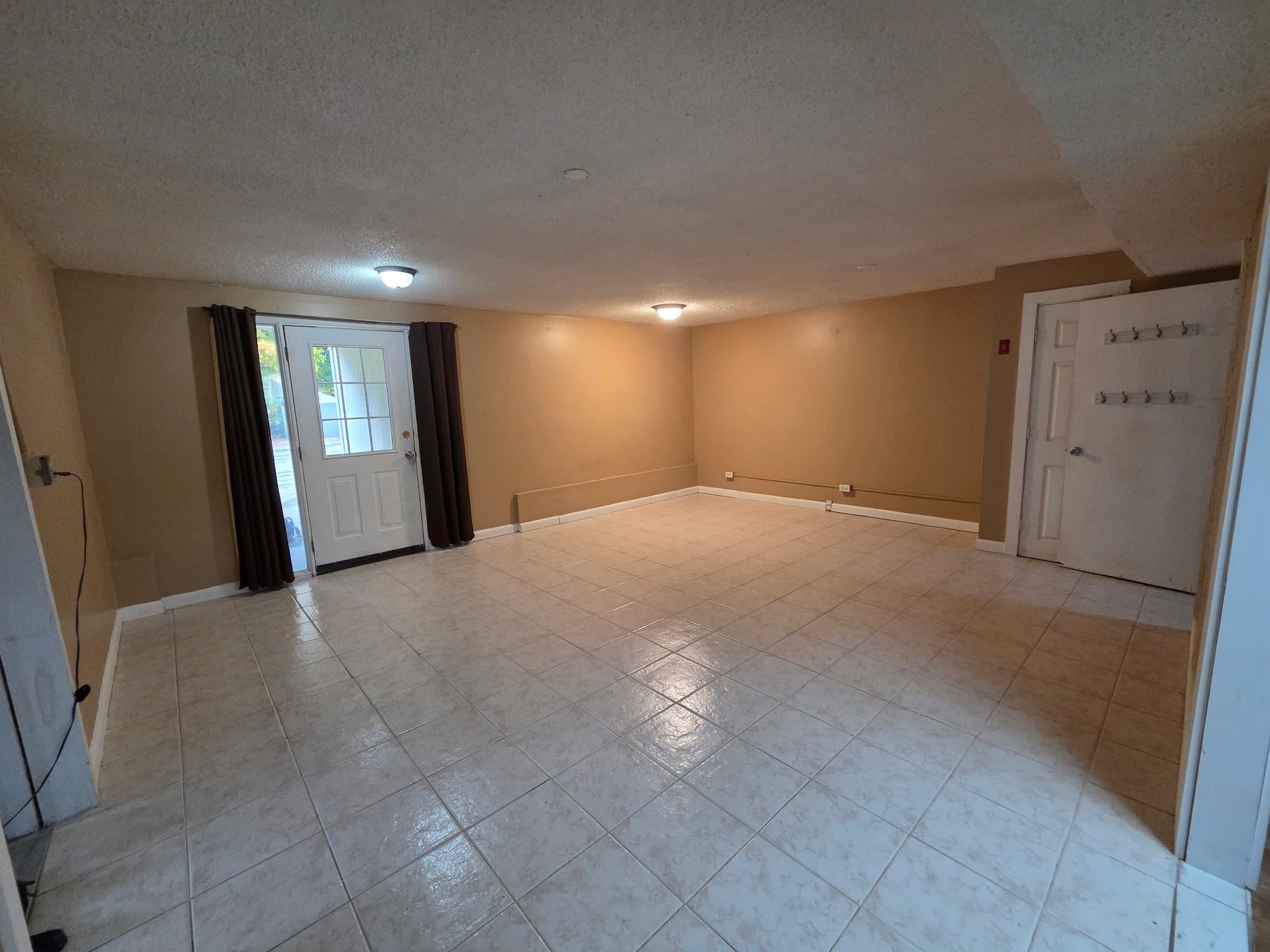 Weare Apartment: 613 S Stark Hwy
