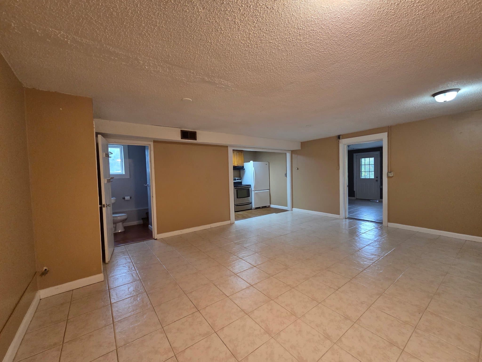Weare Apartment: 613 S Stark Hwy