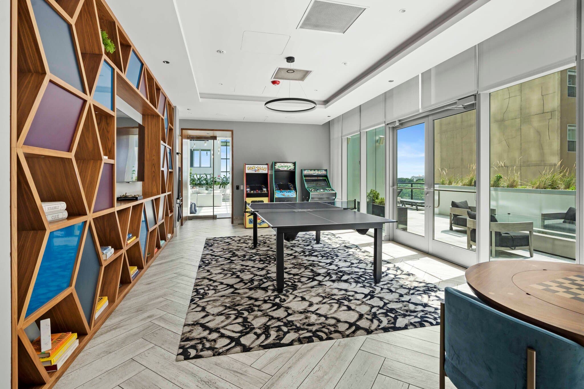 Elmhurst Condo: 799 N Michigan St