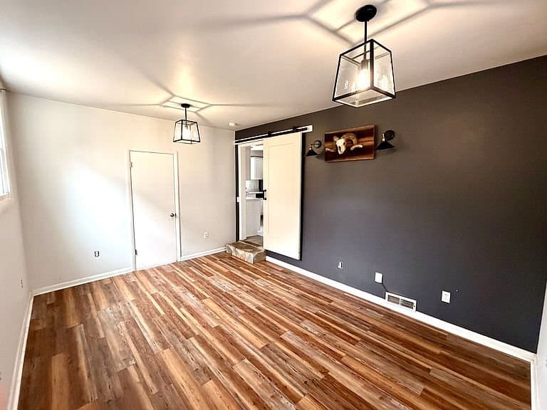 Hendersonville House: 134 Two Valley Rd