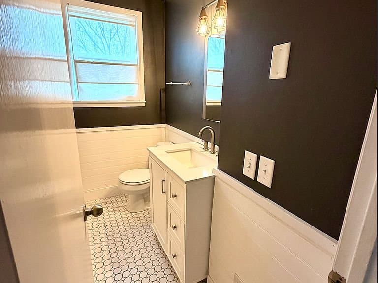 Hendersonville House: 134 Two Valley Rd