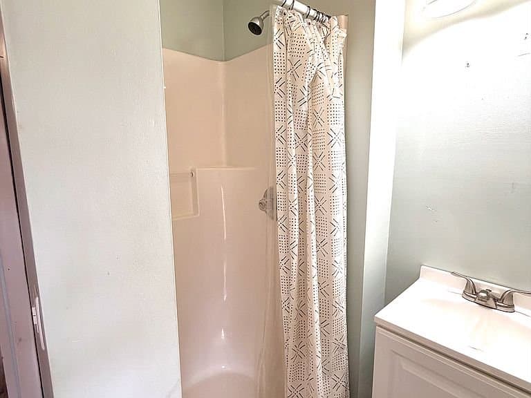 Hendersonville House: 134 Two Valley Rd