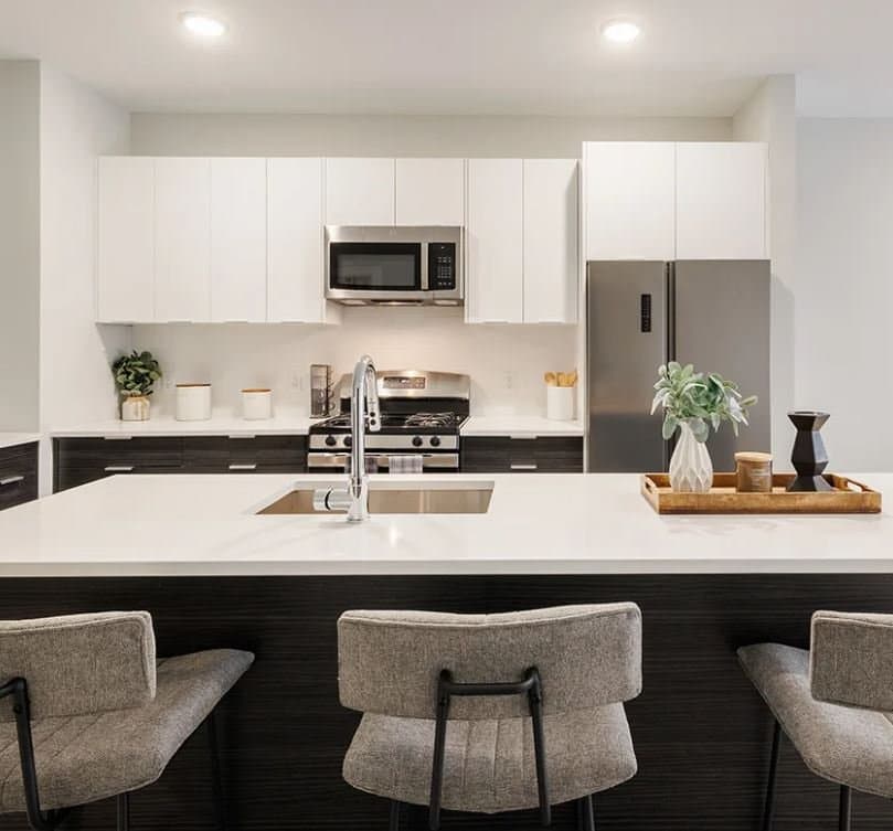 Bayonne Condo: 678 Avenue E, Bayonne, NJ