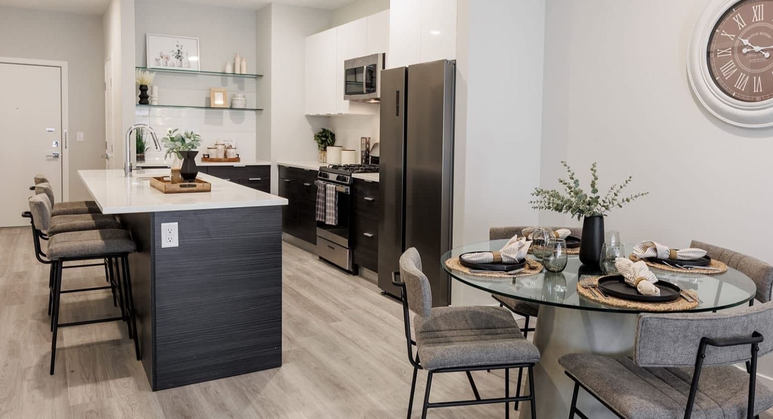 Bayonne Condo: 678 Avenue E, Bayonne, NJ
