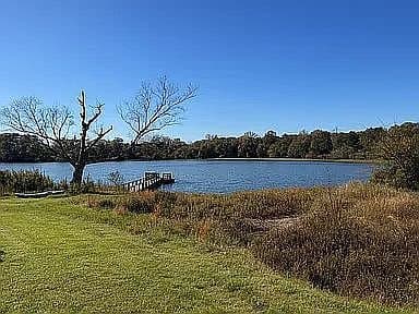 Leesburg House: 8869 State Highway 11 W