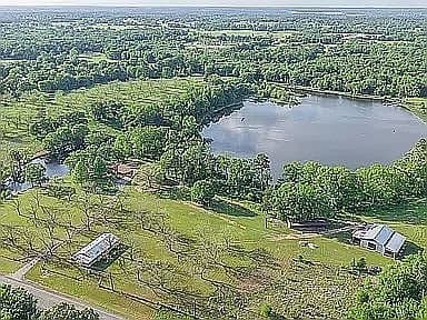 Leesburg House: 8869 State Highway 11 W