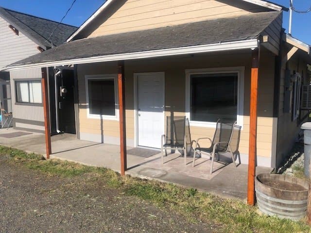 Tacoma House: 17923 52 Ave E.