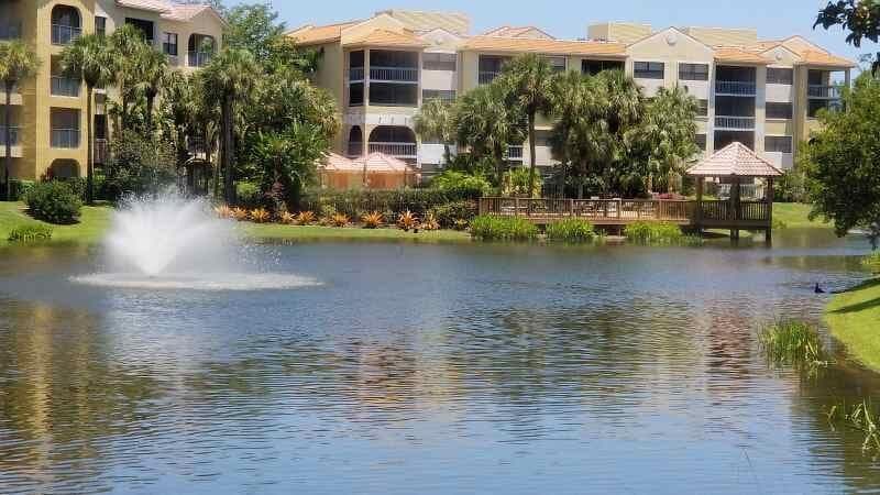 North Palm Beach Condo: 300 Uno Lago Dr
