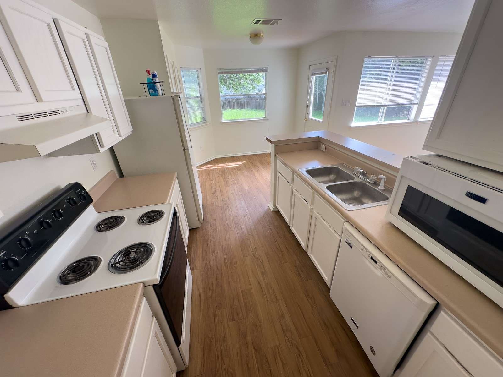San Marcos Townhome: 119 Cedargrove