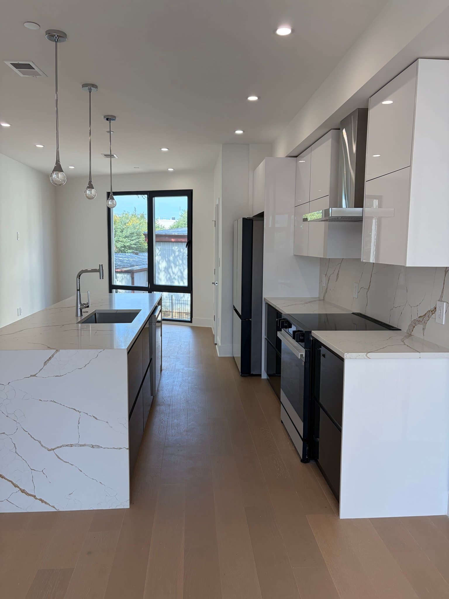 Washington Condo: 1850 Capitol Avenue NE