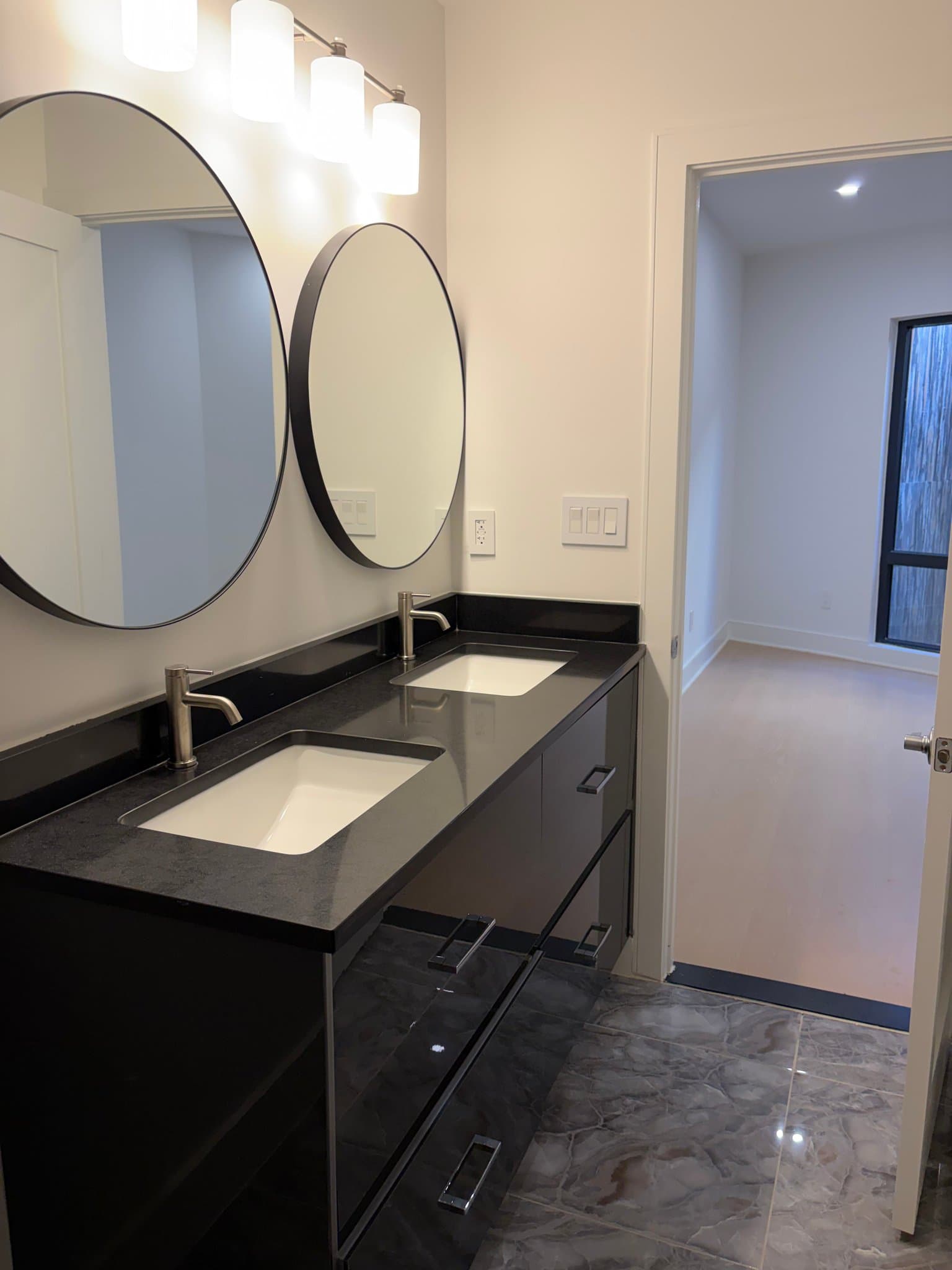 Washington Condo: 1850 Capitol Avenue NE