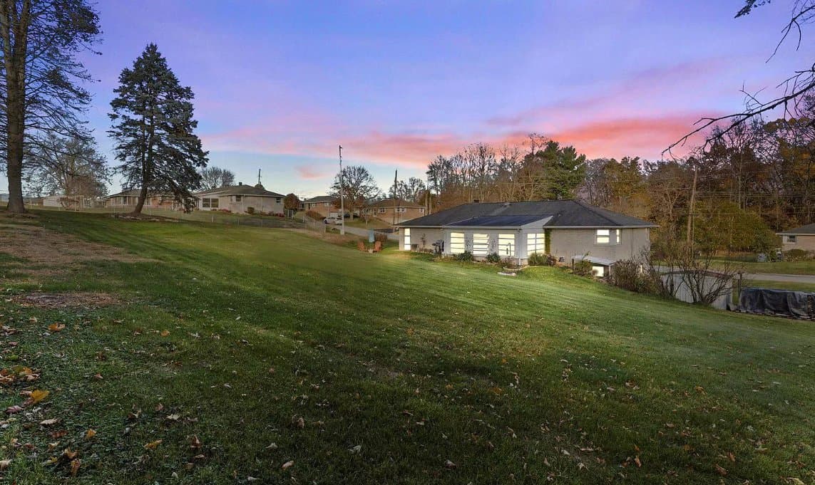 Dover House: 1750 Oakley Dr