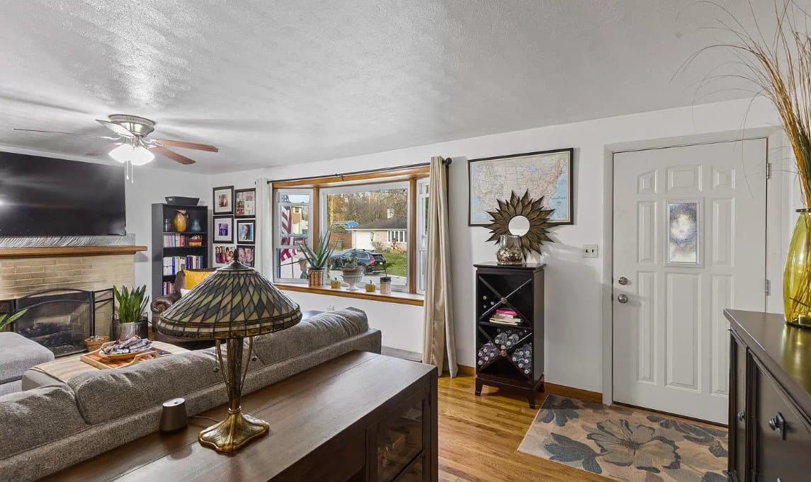 Dover House: 1750 Oakley Dr