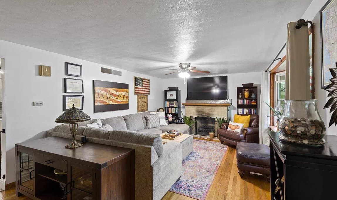 Dover House: 1750 Oakley Dr