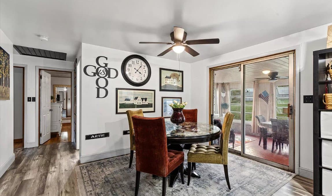 Dover House: 1750 Oakley Dr