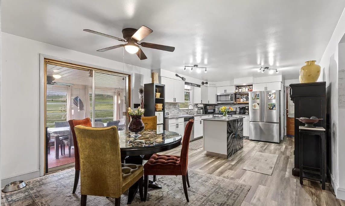 Dover House: 1750 Oakley Dr