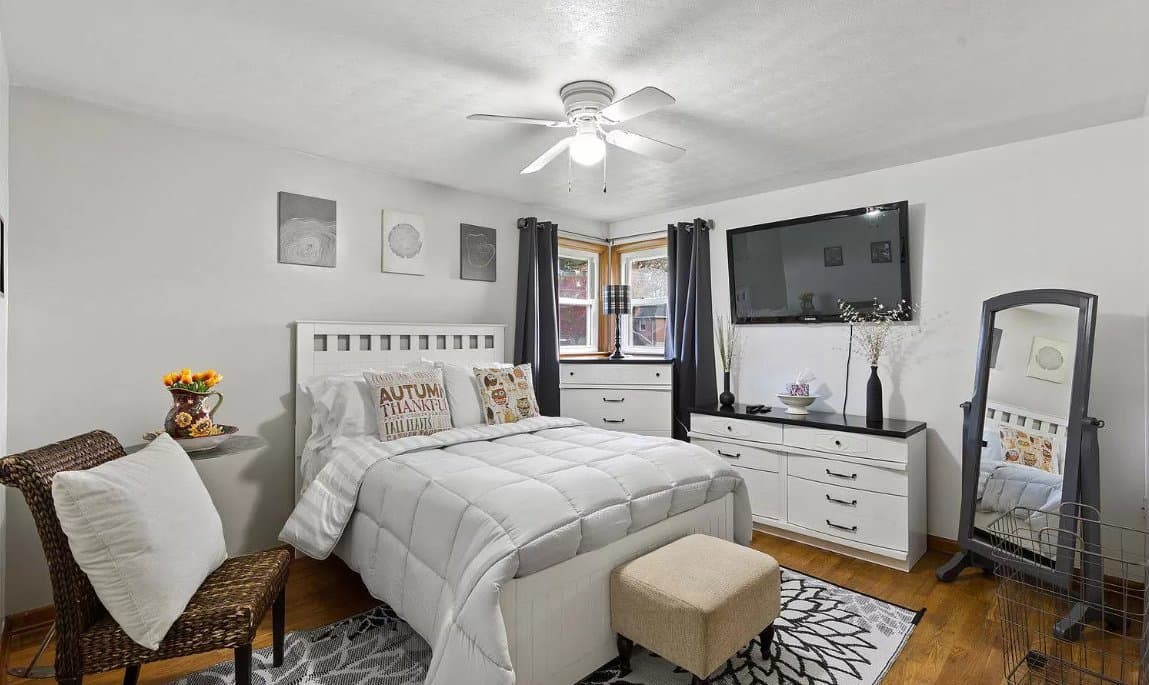 Dover House: 1750 Oakley Dr