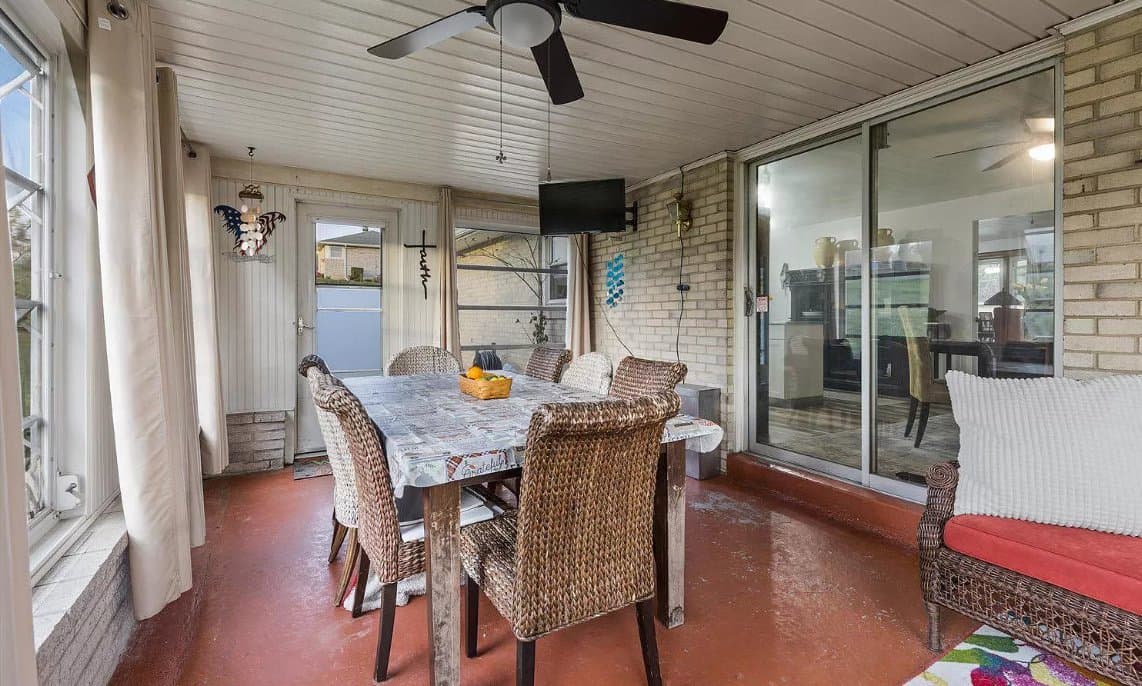 Dover House: 1750 Oakley Dr