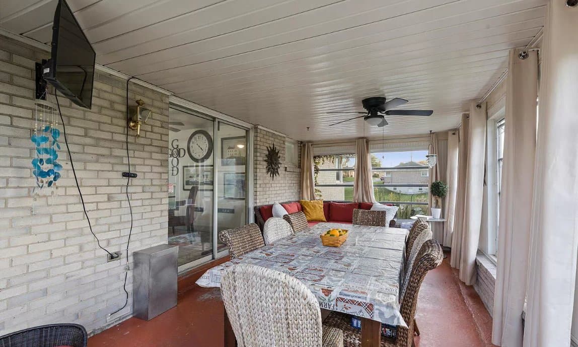 Dover House: 1750 Oakley Dr