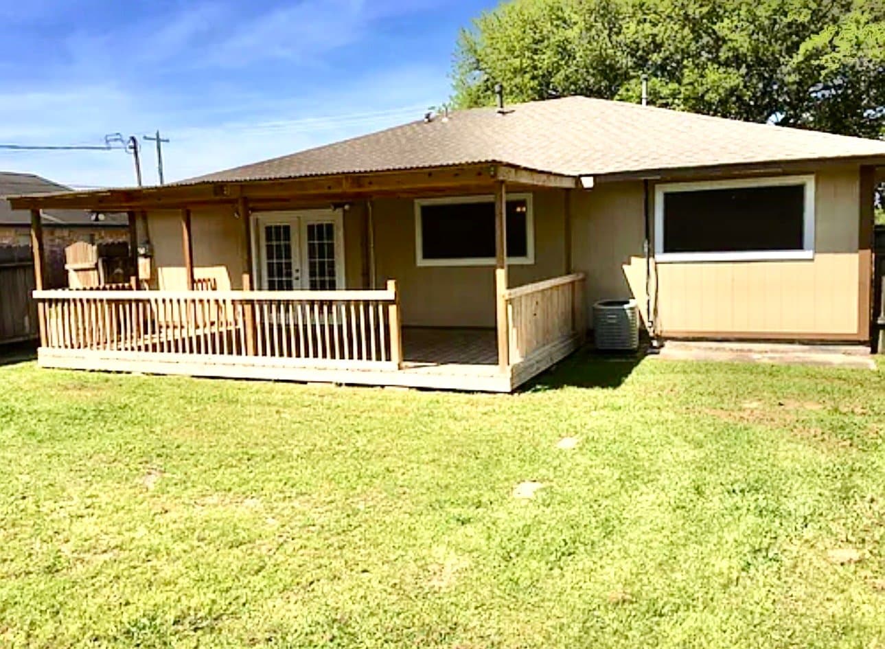 Angleton House: 1316 Hospital Dr