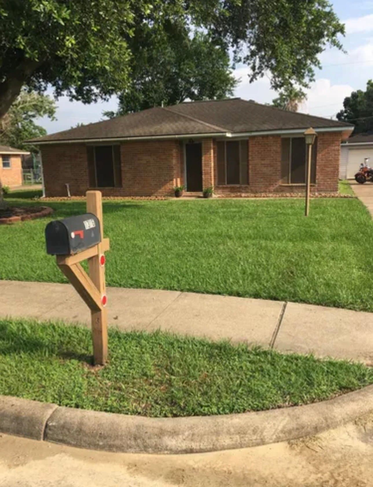 Angleton House: 1316 Hospital Dr