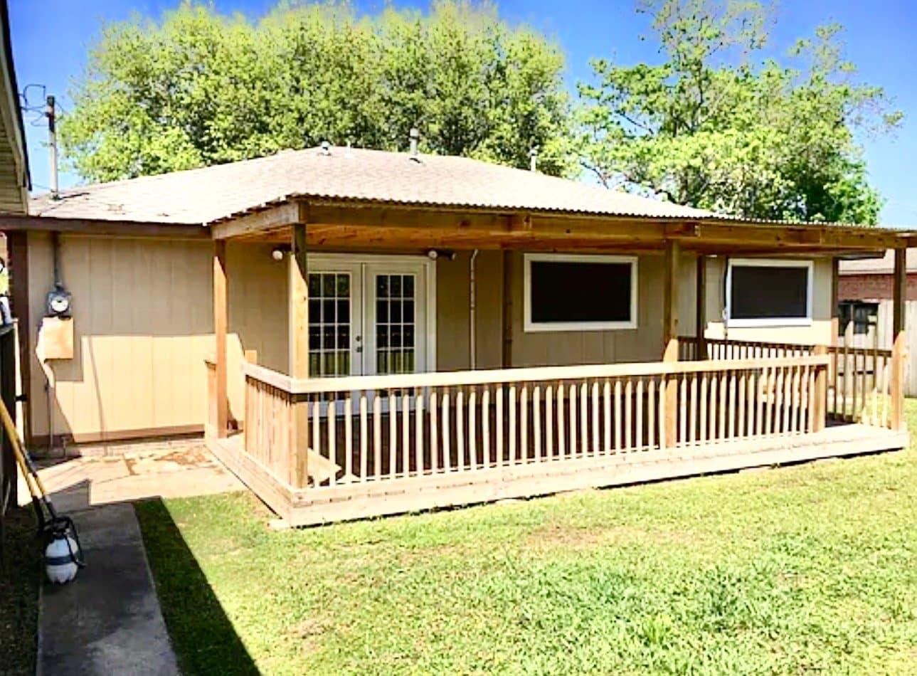Angleton House: 1316 Hospital Dr