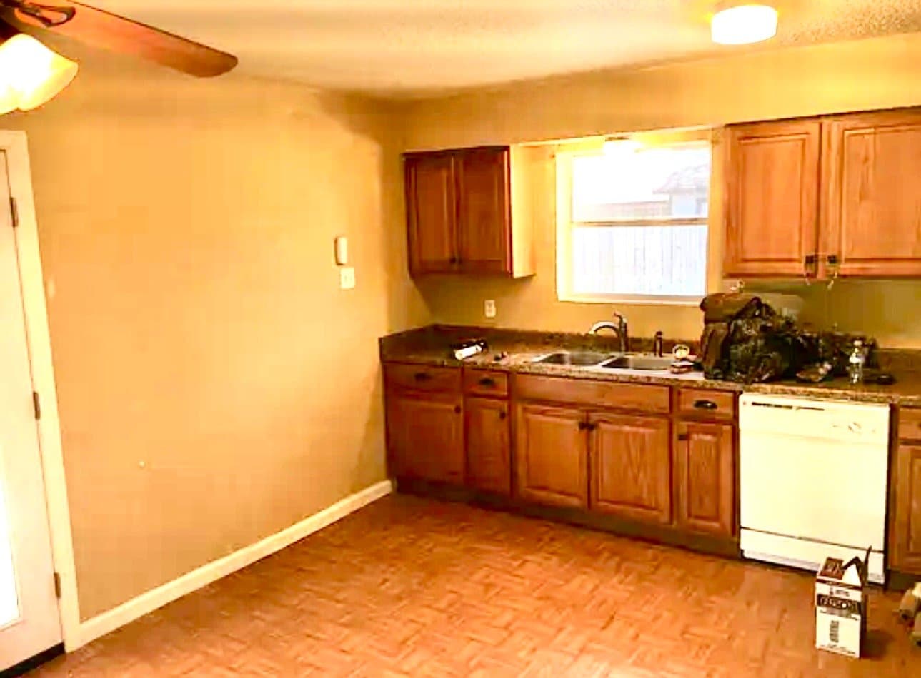 Angleton House: 1316 Hospital Dr