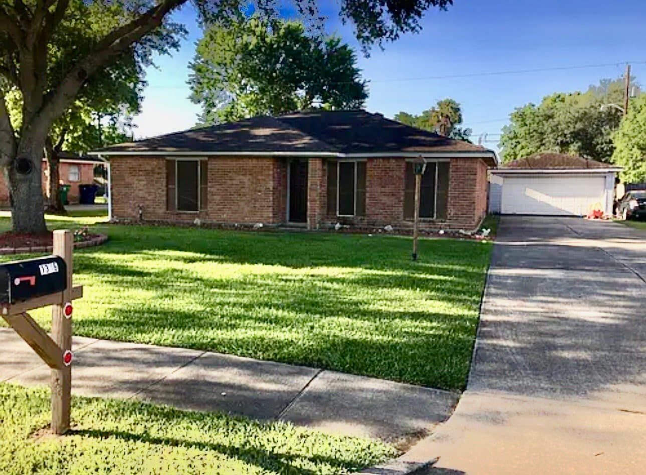 Angleton House: 1316 Hospital Dr